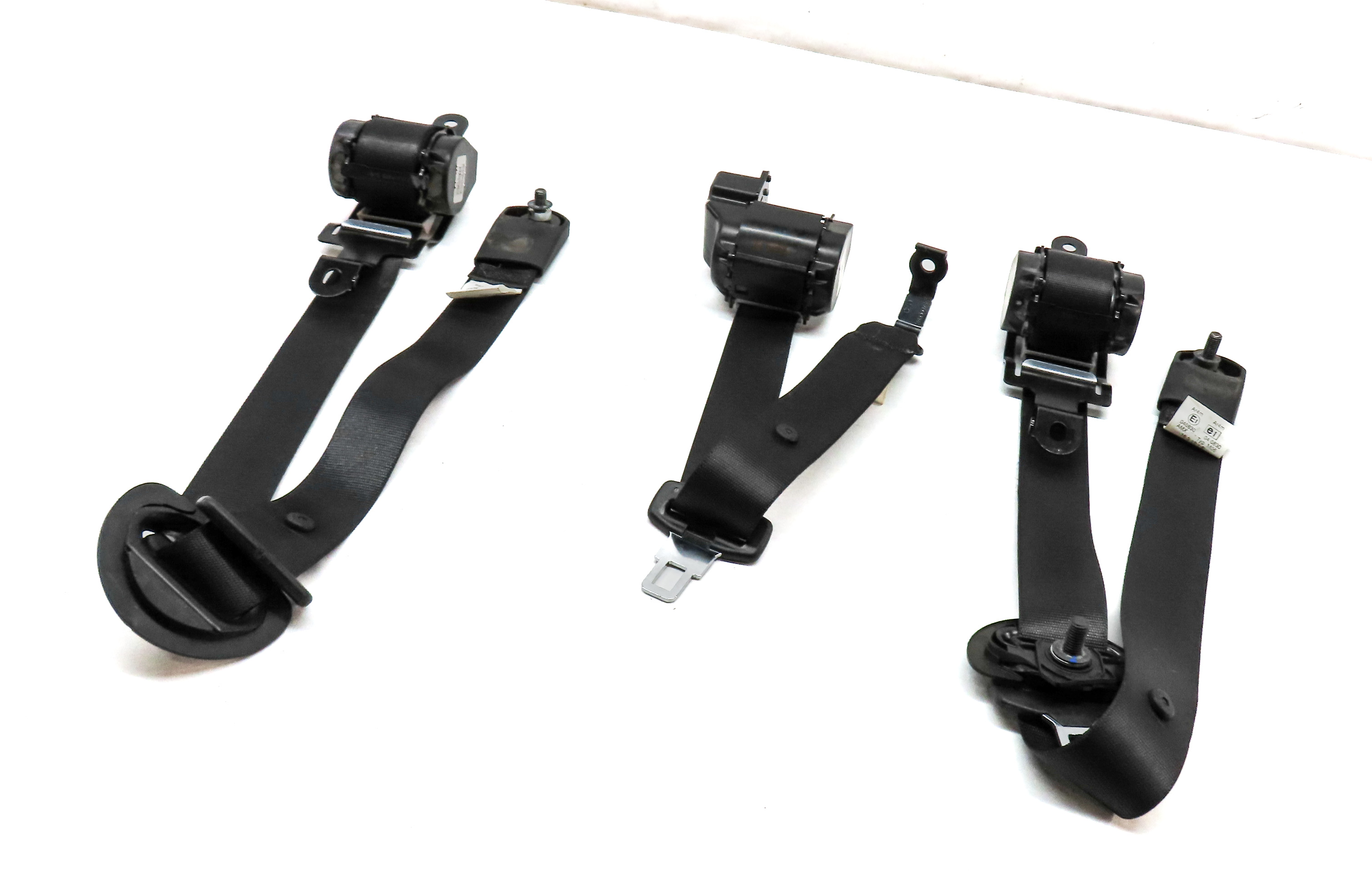 13 BMW X5 E70 REAR 2ND ROW LEFT/CENTER/RIGHT SEAT SEATBELT RETRACTOR SET (BLACK) — exact item pictured